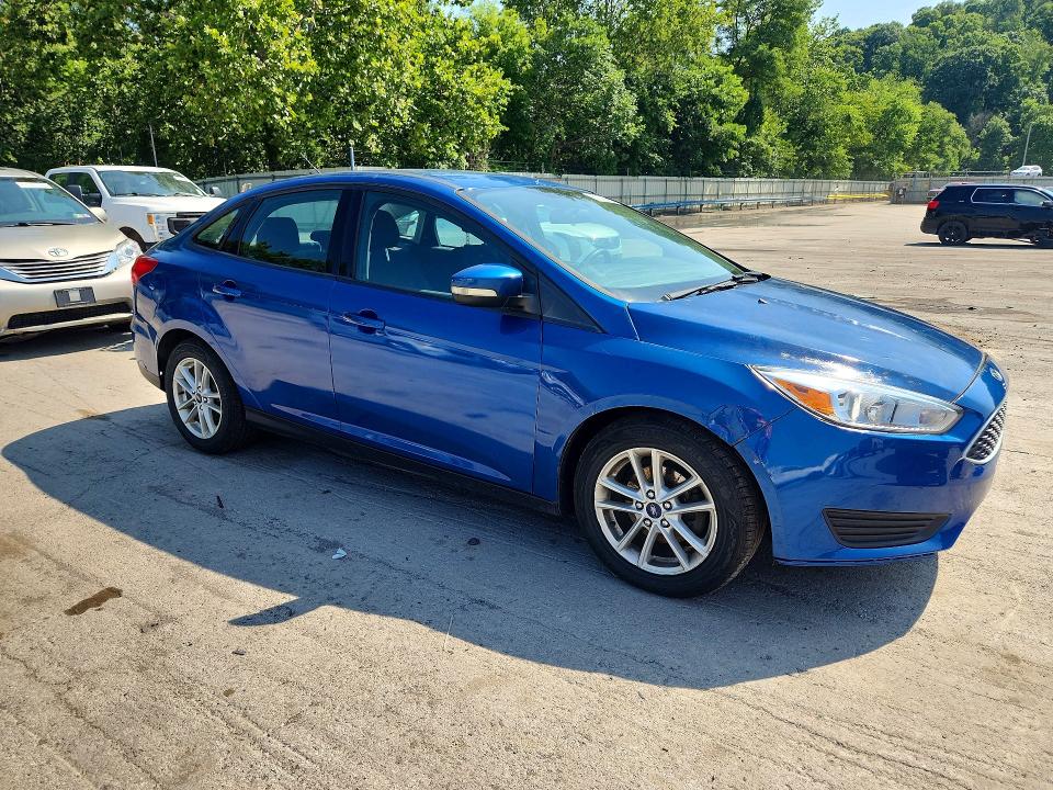 61078676 :رقم المزاد ، 1FADP3F28JL233847 vin ، 2018 Ford Focus مزاد بيع