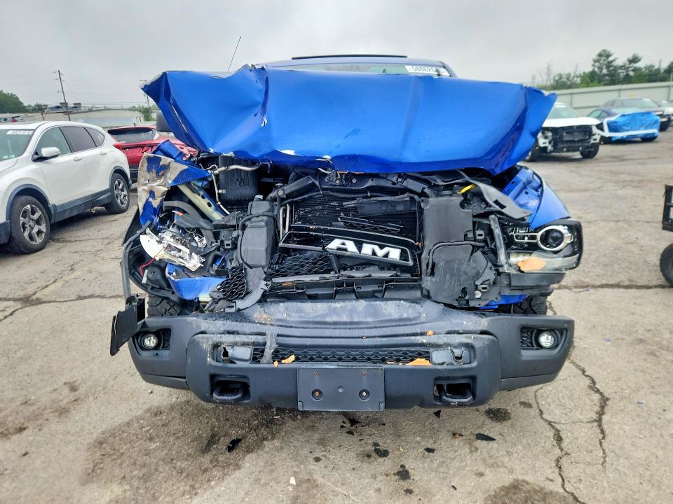 58862686 :رقم المزاد ، 1C6RR7YT1JS199836 vin ، 2018 Ram 1500 مزاد بيع