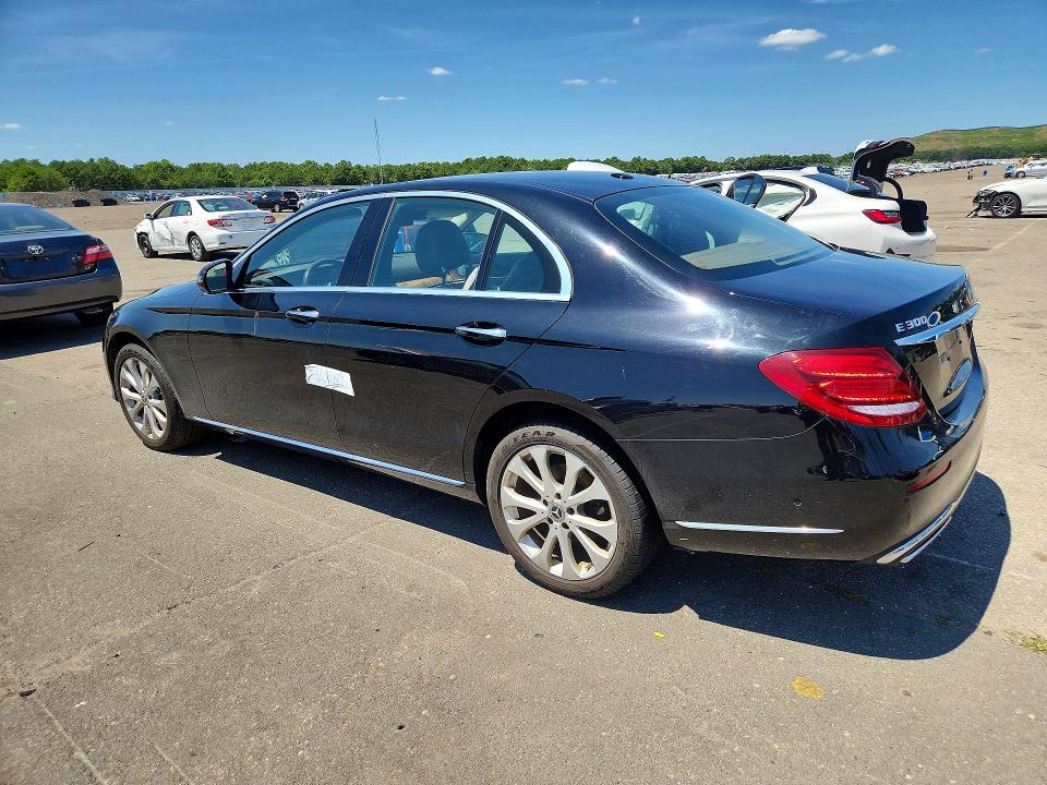 61908126 :رقم المزاد ، WDDZF4KB4JA360255 vin ، 2018 Mercedes-benz E مزاد بيع