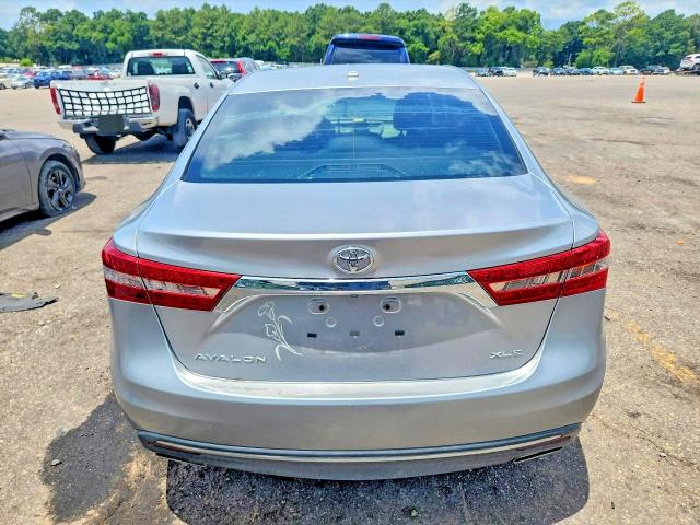 60605656 :رقم المزاد ، 4T1BK1EB1JU284425 vin ، 2018 Toyota Avalon مزاد بيع