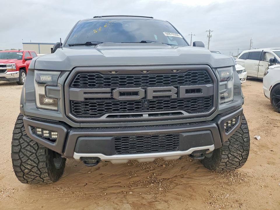 60870306 :رقم المزاد ، 1FTFW1RGXJFB81962 vin ، 2018 Ford F150 مزاد بيع