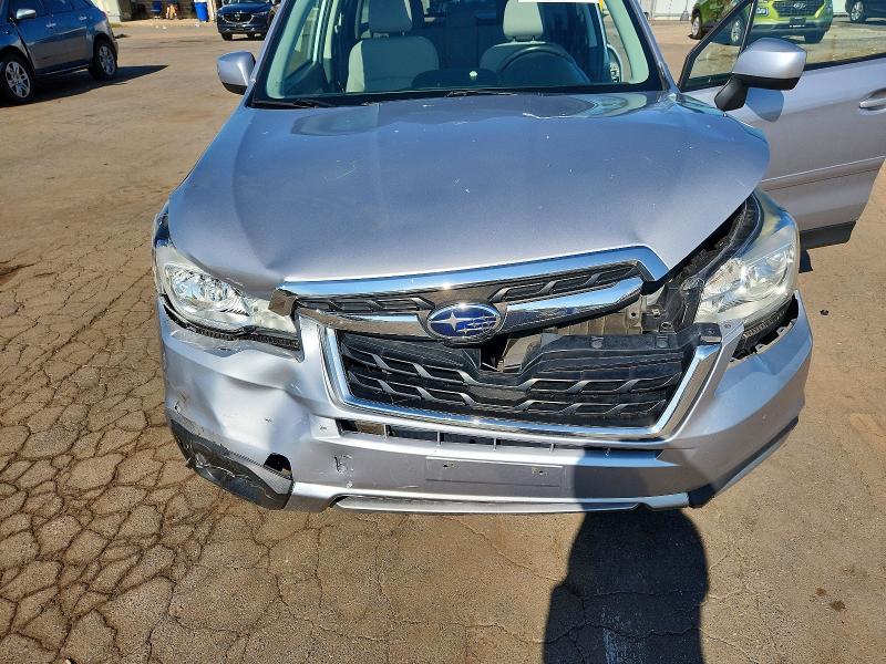 62148906 :رقم المزاد ، JF2SJAEC5HH422732 vin ، 2017 Subaru Forester مزاد بيع