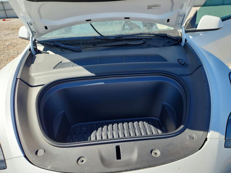 60623456 :رقم المزاد ، 7SAYGDEE1NF523145 vin ، 2022 Tesla Model Y مزاد بيع