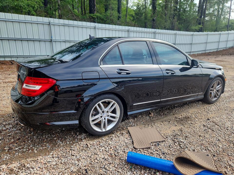 2014 Mercedes-benz C მანქანა იყიდება აუქციონზე, vin: WDDGF8AB4EA907840, აუქციონის ნომერი: 61900226