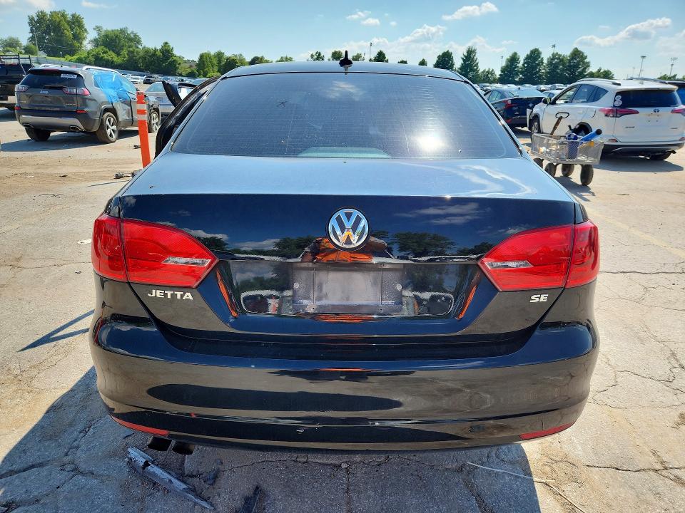 60044026 :رقم المزاد ، 3VWD17AJ5EM392702 vin ، 2014 Volkswagen Jetta مزاد بيع