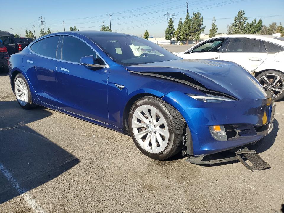 60049866 :رقم المزاد ، 5YJSA1E23HF219425 vin ، 2017 Tesla Model S مزاد بيع
