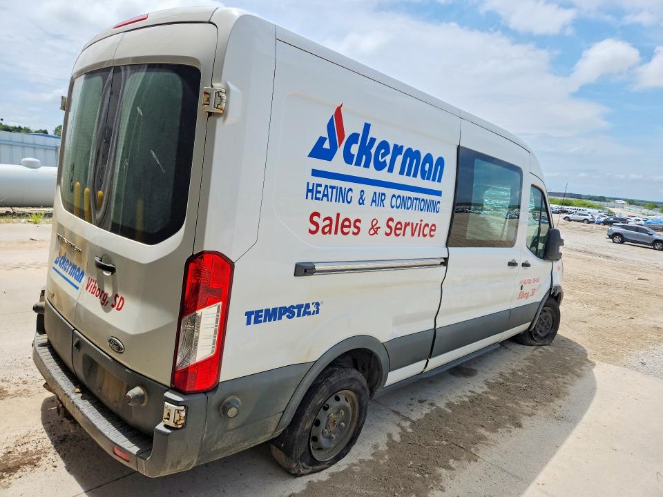 62310606 :رقم المزاد ، 1FTBW2CG8FKA37077 vin ، 2015 Ford Transit مزاد بيع