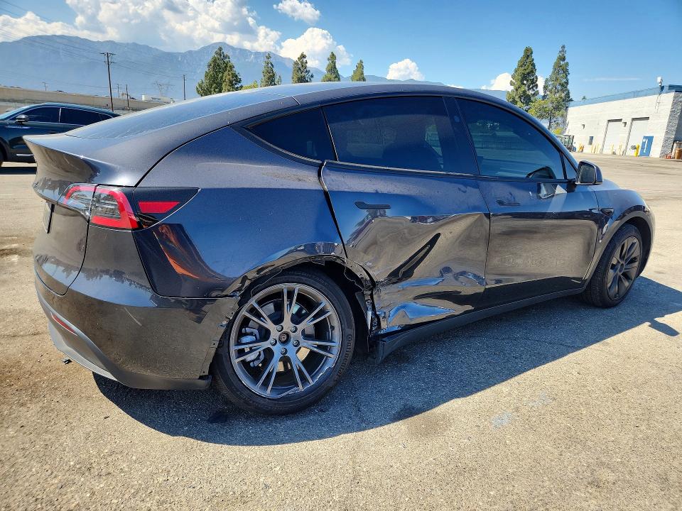 2025 Tesla Model Y მანქანა იყიდება აუქციონზე, vin: 7SAYGDED9SF250524, აუქციონის ნომერი: 61015506