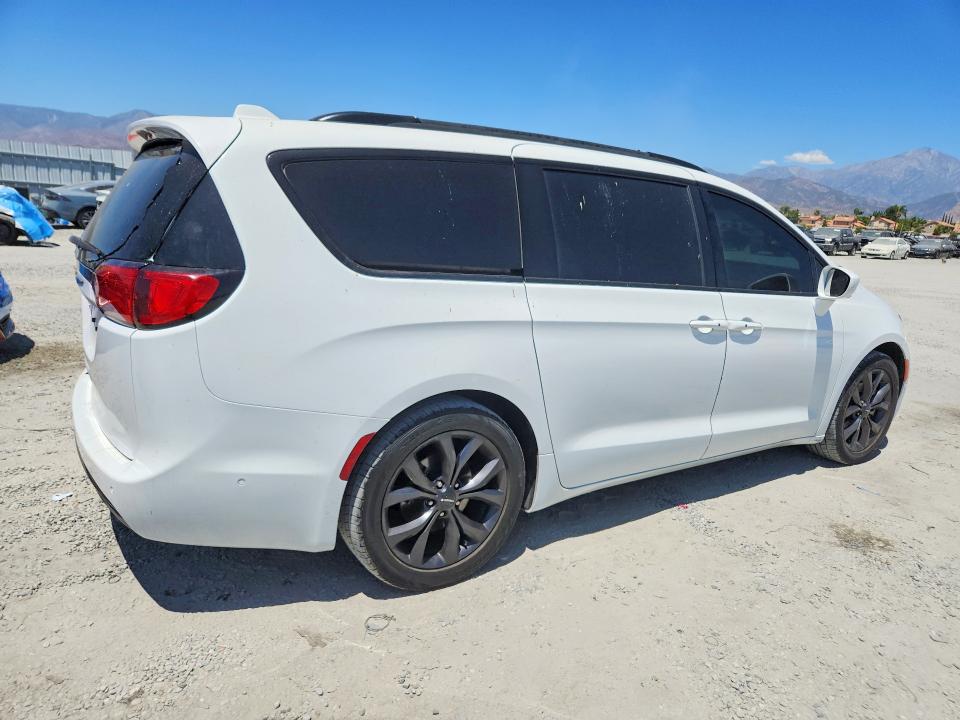 60193566 :رقم المزاد ، 2C4RC1BG5JR182400 vin ، 2018 Chrysler Pacifica مزاد بيع