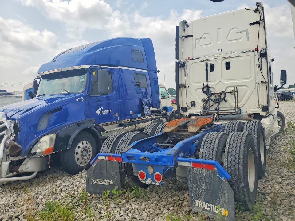 66166516 :رقم المزاد ، 1FUJGLDRXBSAV6511 vin ، 2011 Freightliner Cascadia 1 مزاد بيع