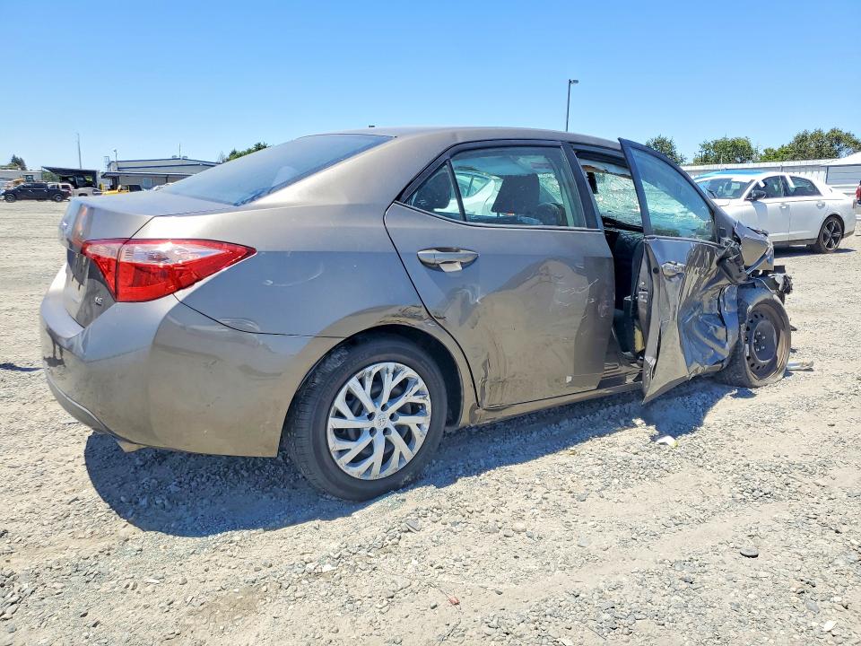2017 Toyota Corolla მანქანა იყიდება აუქციონზე, vin: 5YFBURHE3HP700873, აუქციონის ნომერი: 60213716