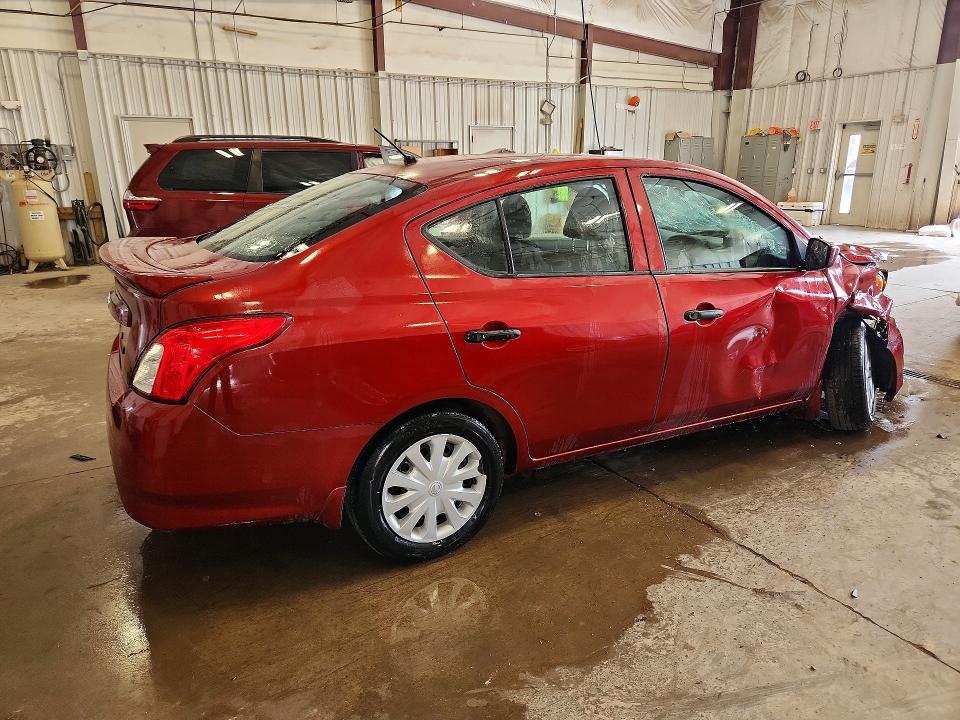 60657526 :رقم المزاد ، 3N1CN7AP8JL868242 vin ، 2018 Nissan Versa مزاد بيع