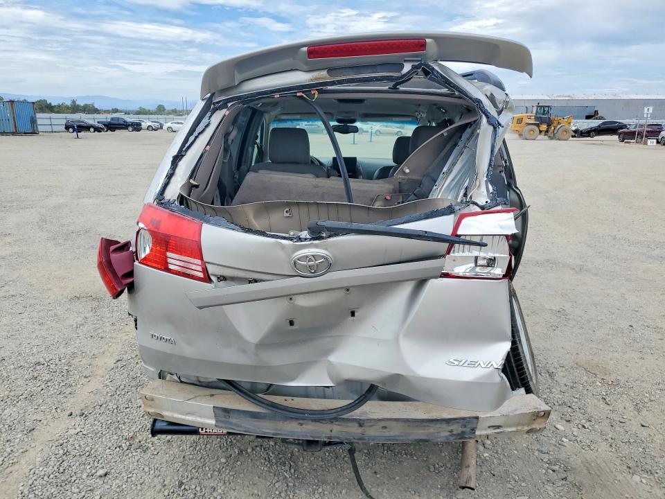 2004 Toyota Sienna მანქანა იყიდება აუქციონზე, vin: 5TDZA22CX4S068042, აუქციონის ნომერი: 61800306