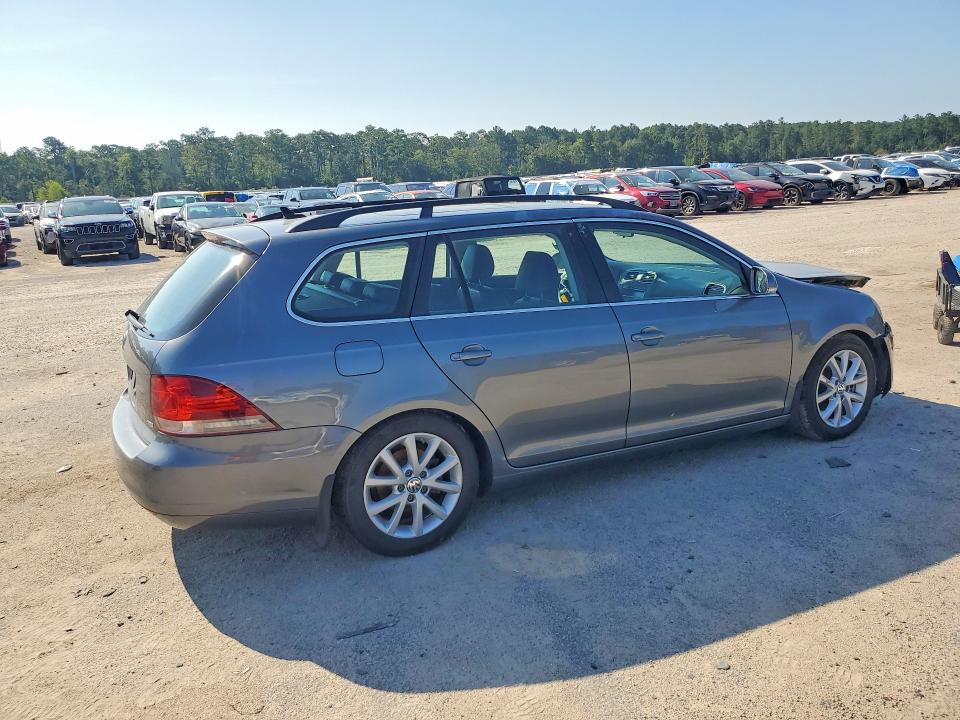 61001236 :رقم المزاد ، 3VWTL7AJ2AM660850 vin ، 2010 Volkswagen Jetta مزاد بيع