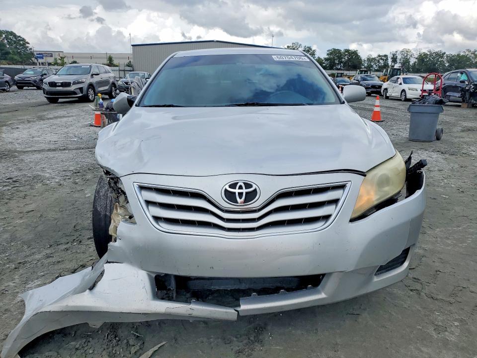 60704706 :رقم المزاد ، 4T4BF3EK8AR021113 vin ، 2010 Toyota Camry مزاد بيع