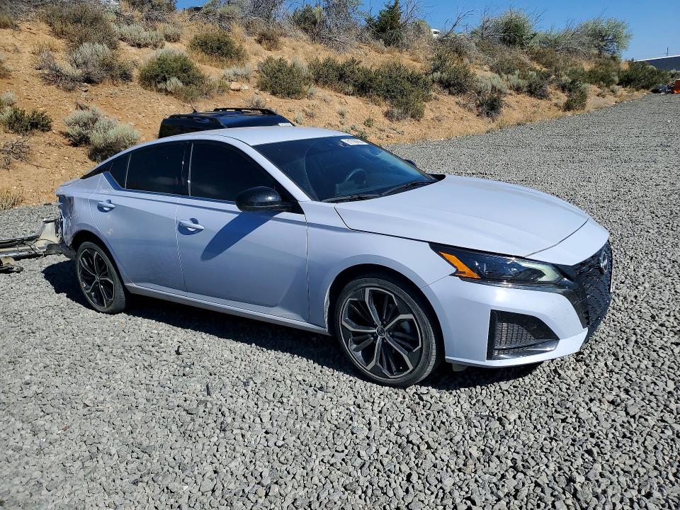 61798856 :رقم المزاد ، 1N4BL4CW3RN418596 vin ، 2024 Nissan Altima مزاد بيع