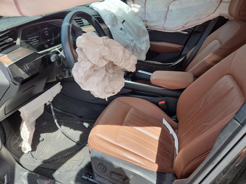 60077326 :رقم المزاد ، WA1LAAGE5NB028707 vin ، 2022 Audi E-tron مزاد بيع