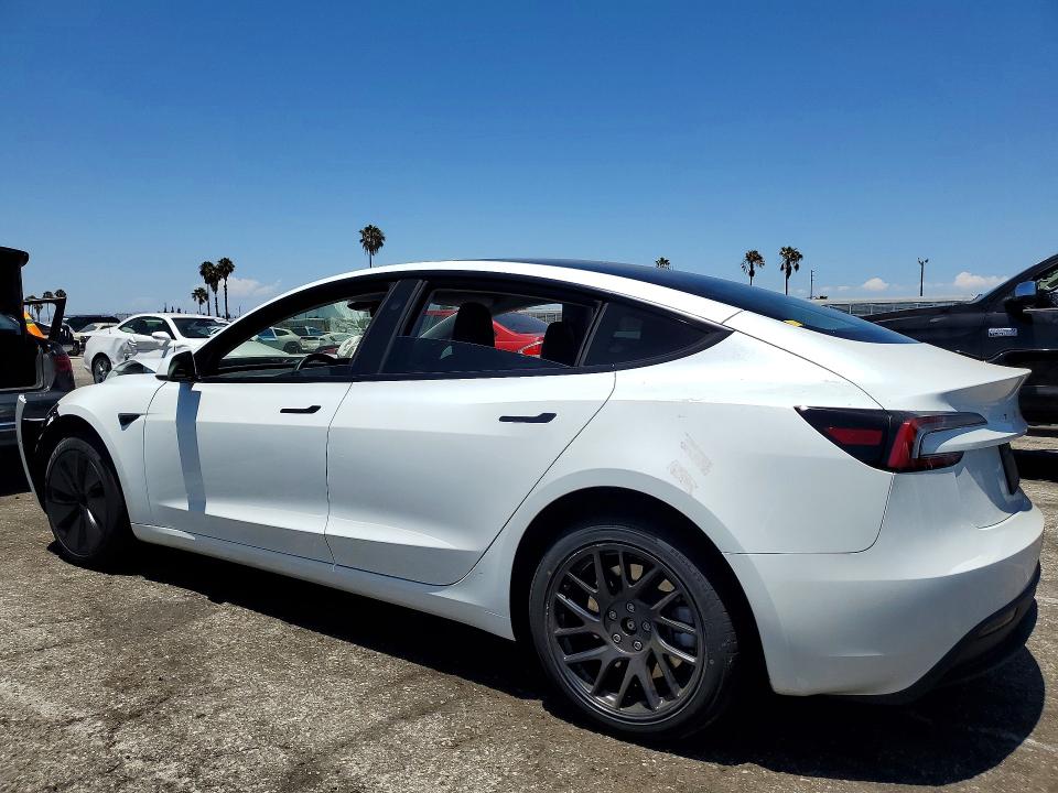 60525436 :رقم المزاد ، 5YJ3E1EAXTF145106 vin ، 2026 Tesla Model 3 مزاد بيع