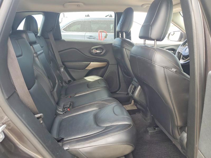 60241216 :رقم المزاد ، 1C4PJMCB5HW634106 vin ، 2017 Jeep Cherokee مزاد بيع