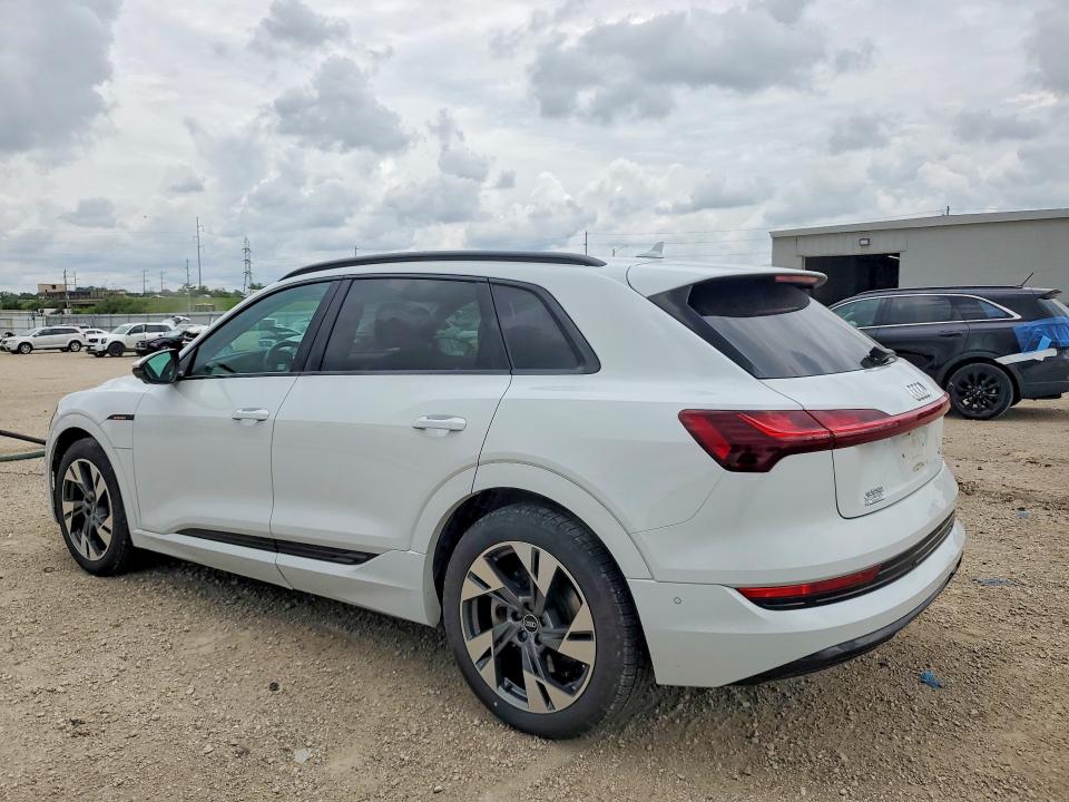 2021 Audi E-tron მანქანა იყიდება აუქციონზე, vin: WA1AAAGE0MB010699, აუქციონის ნომერი: 60850886