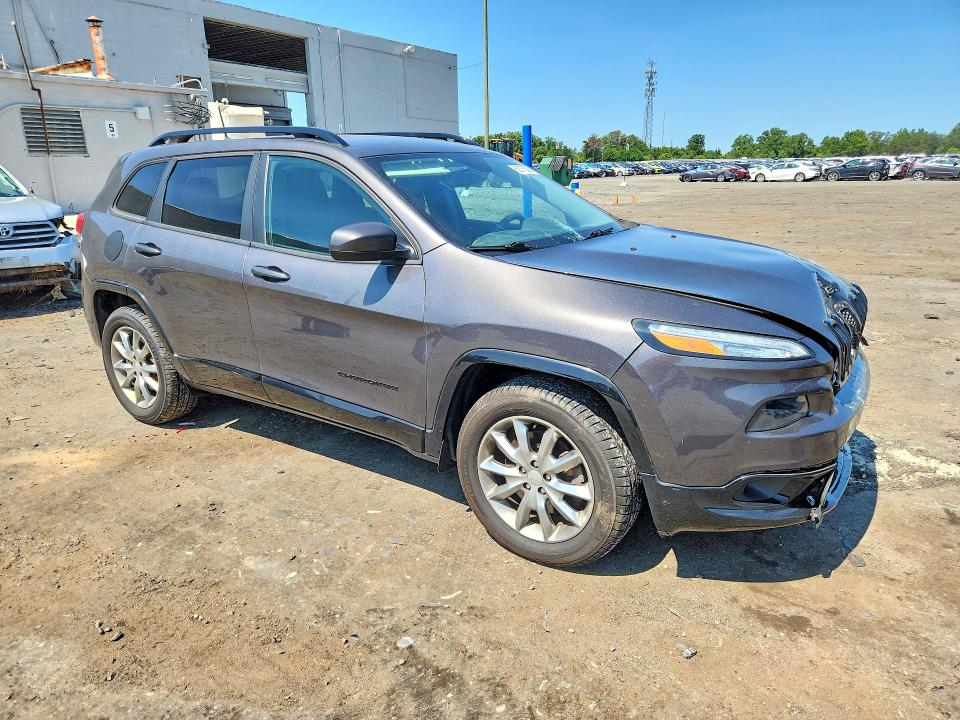 62778036 :رقم المزاد ، 1C4PJMCX1JD586679 vin ، 2018 Jeep Cherokee مزاد بيع