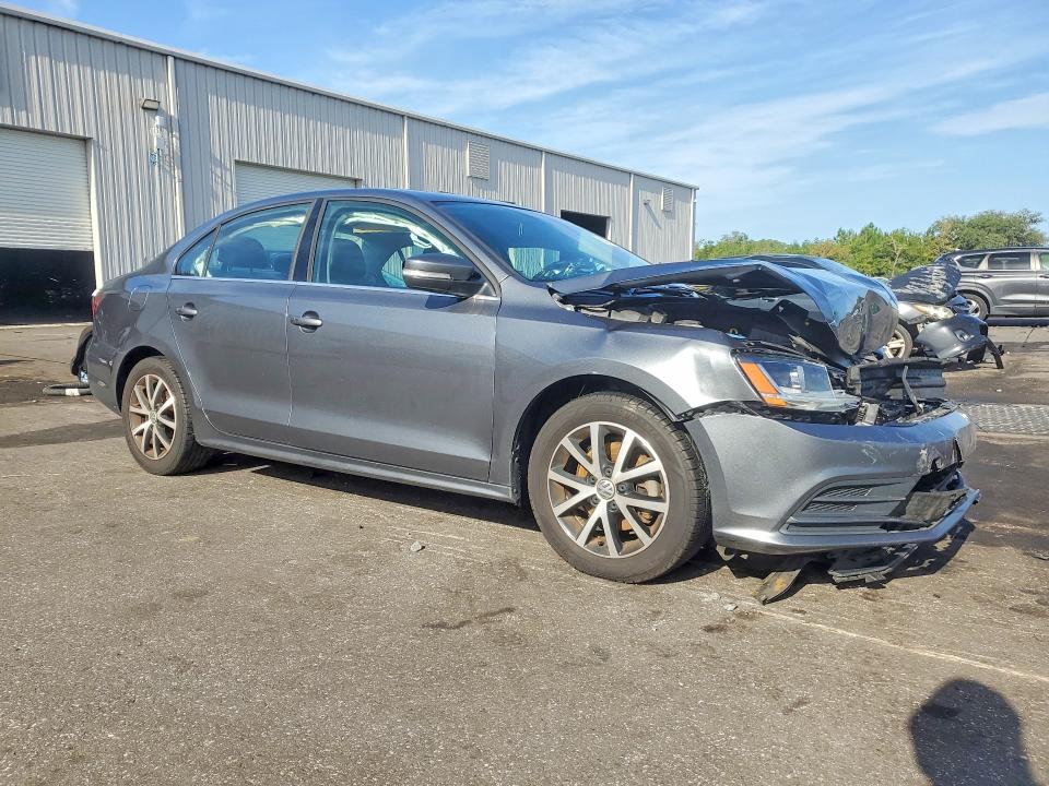 61112616 :رقم المزاد ، 3VWDB7AJ9HM217015 vin ، 2017 Volkswagen Jetta مزاد بيع