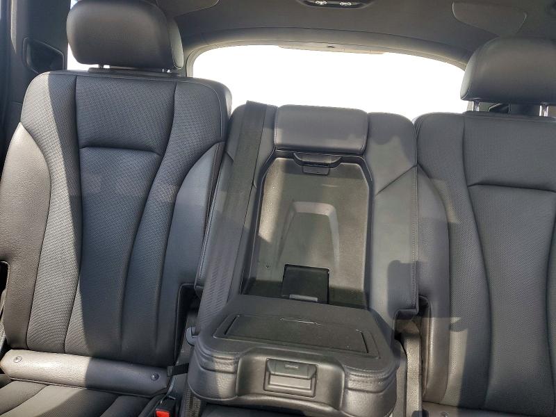 60624166 :رقم المزاد ، WA1VAAF74JD022584 vin ، 2018 Audi Q7 مزاد بيع