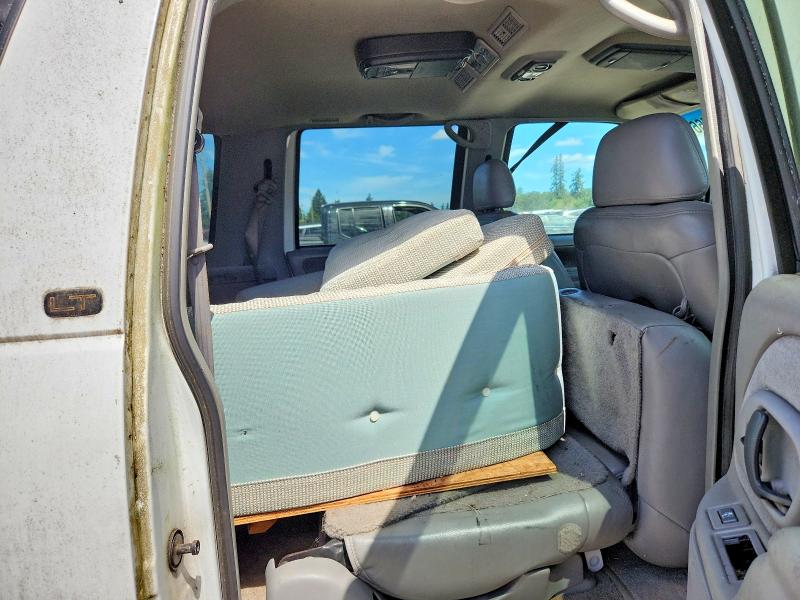 1999 Chevrolet Suburban მანქანა იყიდება აუქციონზე, vin: 3GNFK16R8XG127205, აუქციონის ნომერი: 62906766