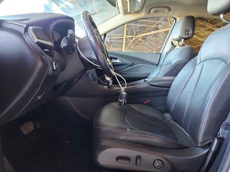 60613316 :رقم المزاد ، LRBFX1SAXJD055677 vin ، 2018 Buick Envision مزاد بيع