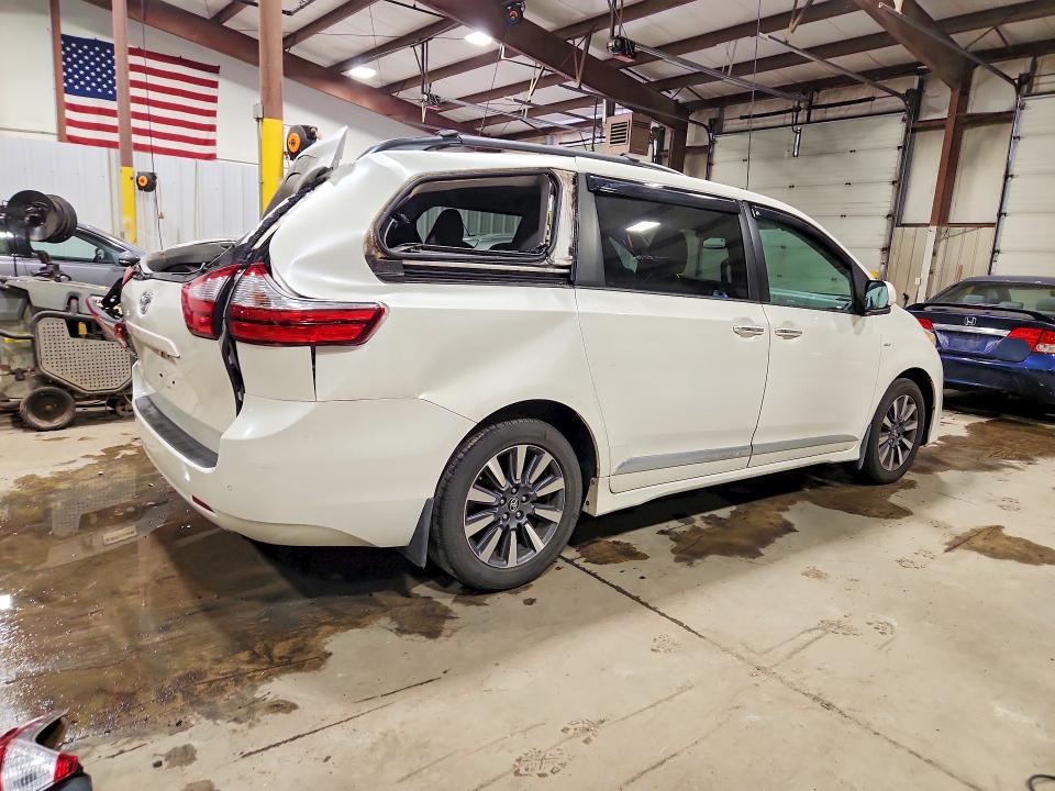 2018 Toyota Sienna მანქანა იყიდება აუქციონზე, vin: 5TDDZ3DC1JS194968, აუქციონის ნომერი: 60919476