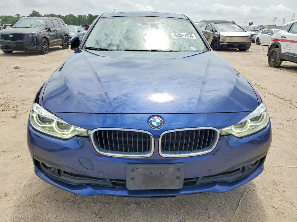60892096 :رقم المزاد ، WBA8A9C59JAH14152 vin ، 2018 Bmw 320 مزاد بيع