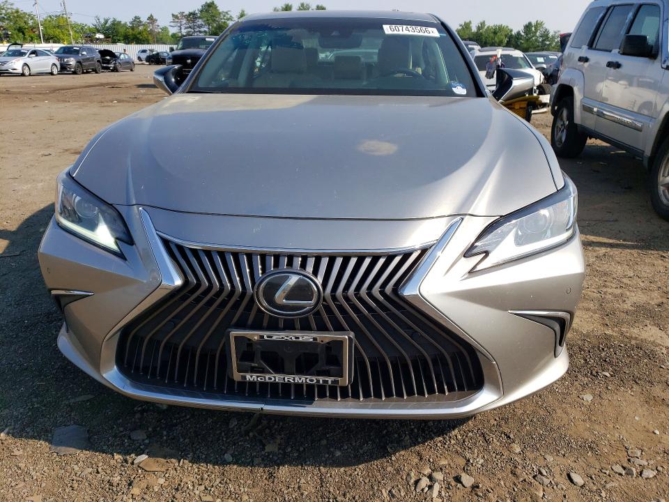 60743566 :رقم المزاد ، 58ABZ1B17KU041848 vin ، 2019 Lexus Es مزاد بيع