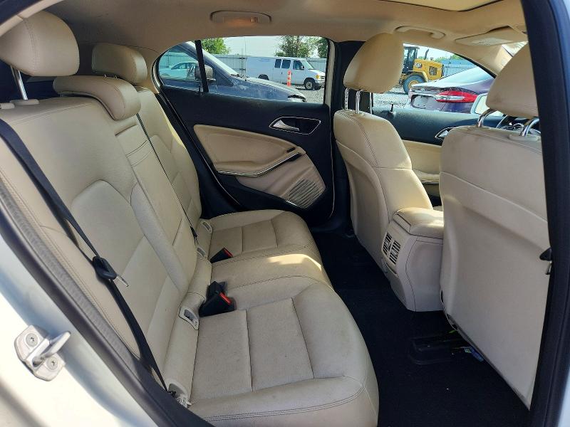 60684876 :رقم المزاد ، WDCTG4GB5HJ358296 vin ، 2017 Mercedes-benz Gla مزاد بيع