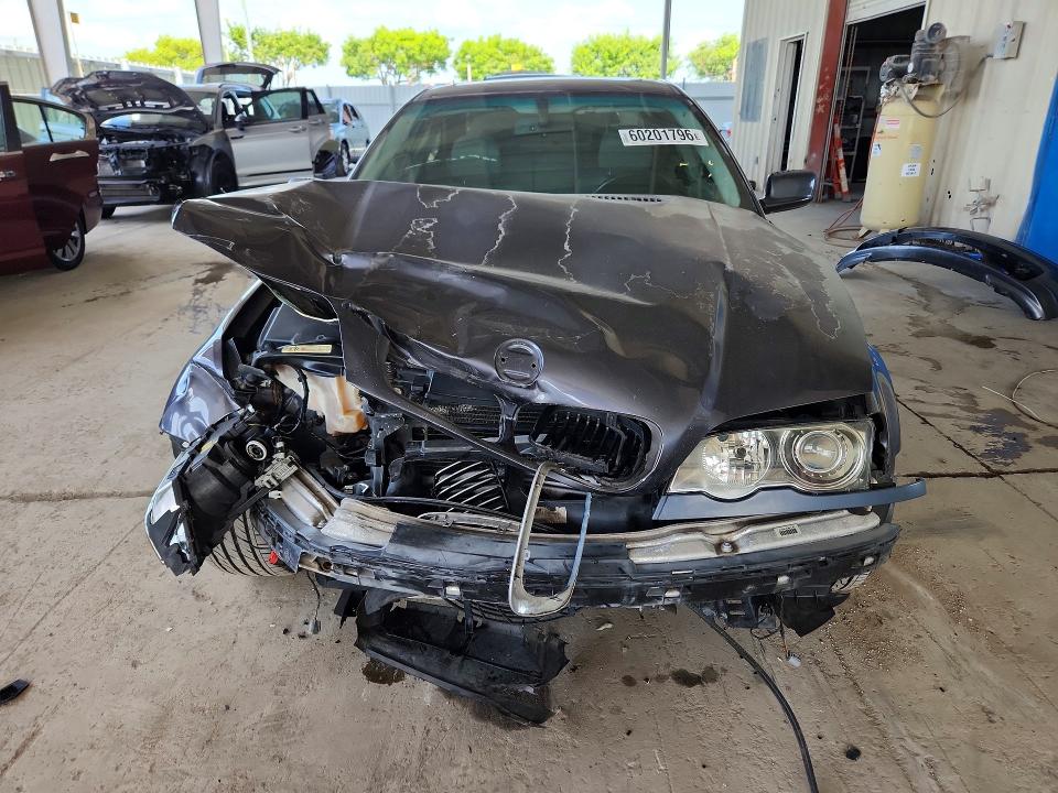 60201796 :رقم المزاد ، WBABN334X2JW51706 vin ، 2002 Bmw 325ci مزاد بيع