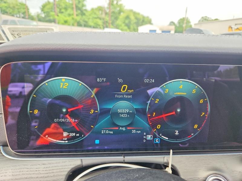 60305856 :رقم المزاد ، W1KZF8EB0NB038764 vin ، 2022 Mercedes-benz E مزاد بيع