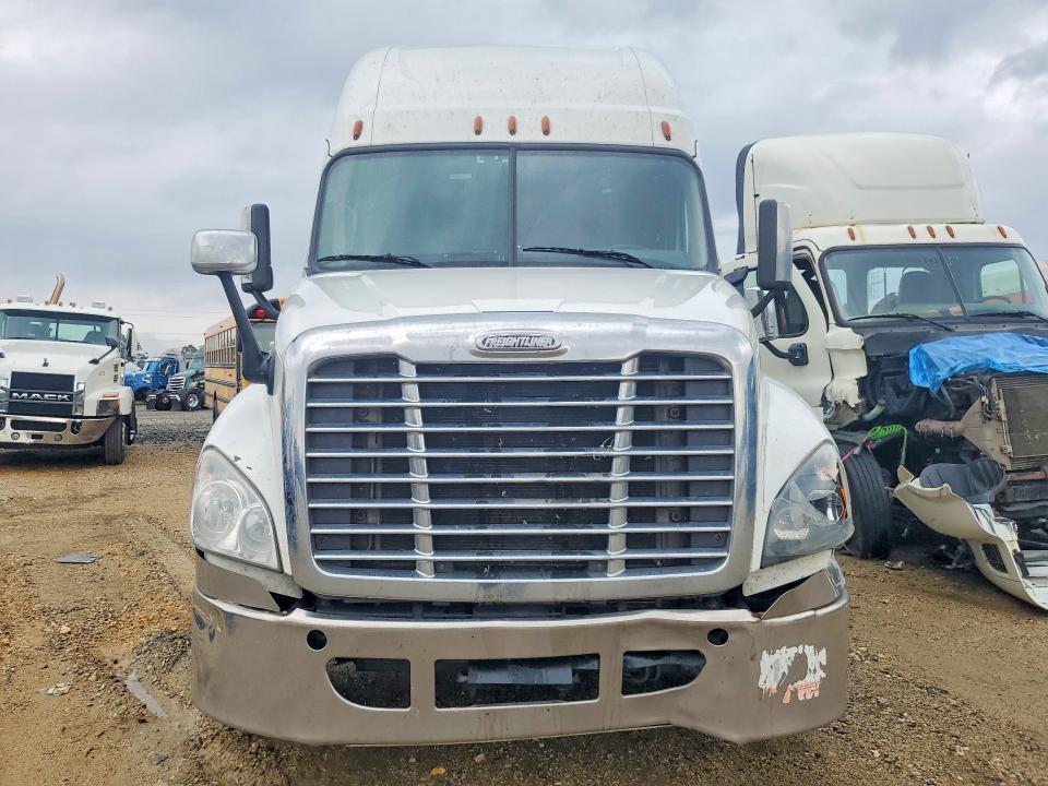 Продажа на аукционе авто 2020 Freightliner Cascadia 125, vin: 3AKJGLDR2LDLU5593, номер лота: 60582616