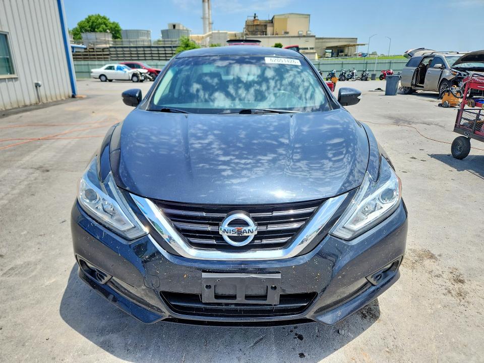 Продаж на аукціоні авто 2018 Nissan Altima, vin: 1N4AL3AP3JC181061, номер лоту: 62051426