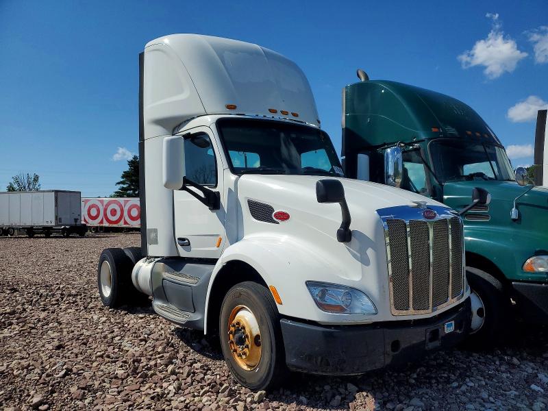 Продажа на аукционе авто 2015 Peterbilt 579, vin: 1XPBA48XXFD299365, номер лота: 57896486