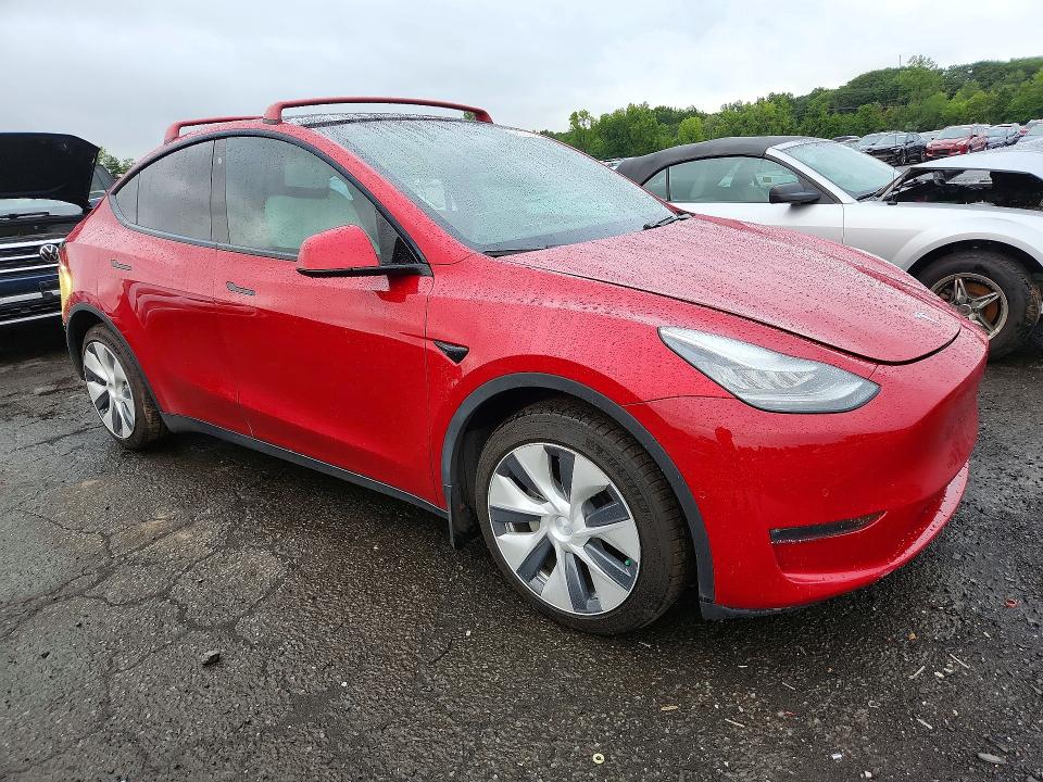 62974256 :رقم المزاد ، 5YJYGDEE4MF061403 vin ، 2021 Tesla Model Y مزاد بيع
