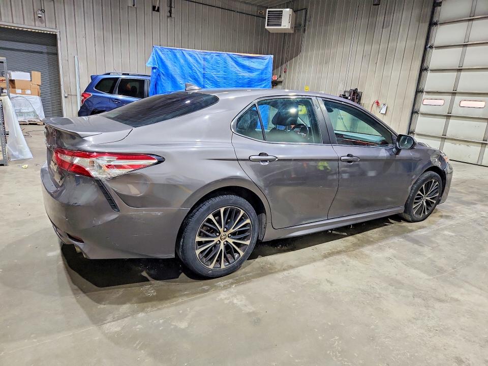 85982015 :رقم المزاد ، 4T1G11AK0LU361092 vin ، 2020 Toyota Camry مزاد بيع