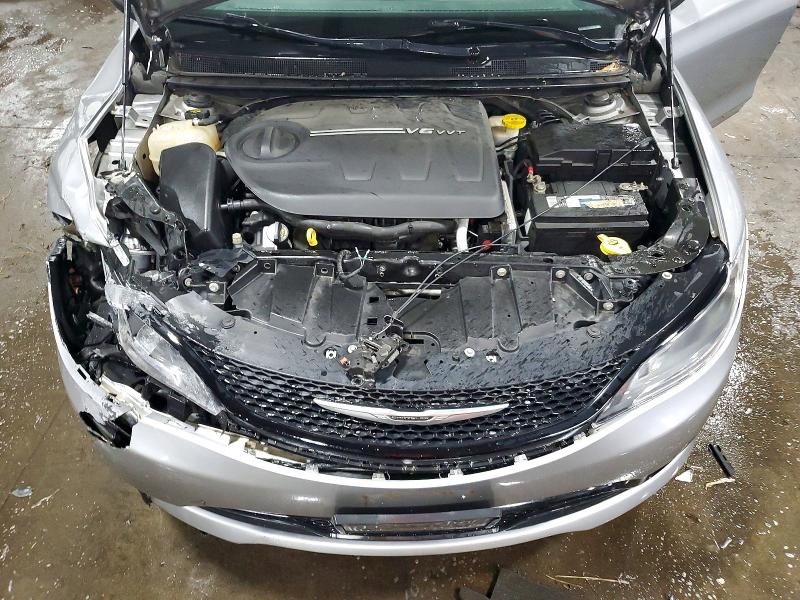 59880156 :رقم المزاد ، 1C3CCCBG5FN551492 vin ، 2015 Chrysler 200 مزاد بيع