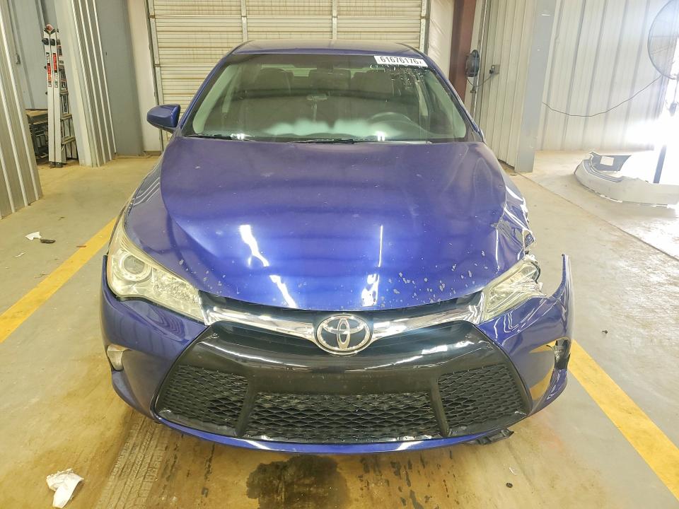 61676176 :رقم المزاد ، 4T1BF1FK4FU953037 vin ، 2015 Toyota Camry مزاد بيع