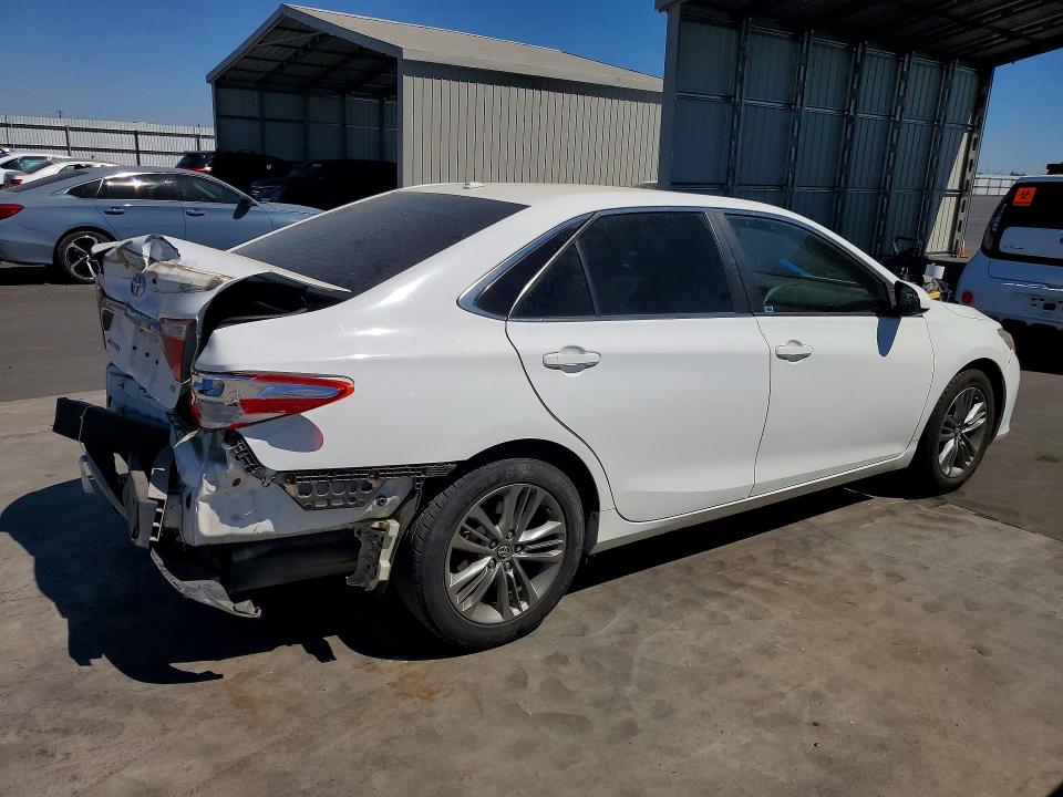 62700416 :رقم المزاد ، 4T1BF1FKXHU323090 vin ، 2017 Toyota Camry مزاد بيع