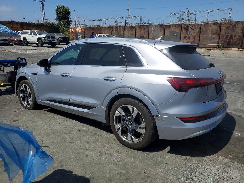 60802876 :رقم المزاد ، WA1AAAGEXNB031240 vin ، 2022 Audi E-tron مزاد بيع