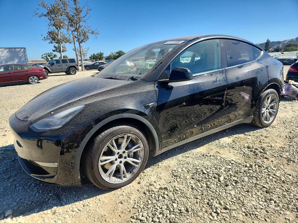 Auction sale of the 2022 Tesla Model Y, vin: 7SAYGDEE7NF395171, lot number: 61751886