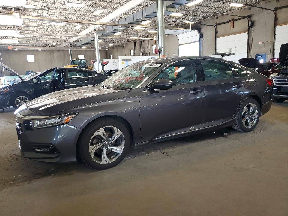 62303036 :رقم المزاد ، 1HGCV1F5XJA100160 vin ، 2018 Honda Accord مزاد بيع