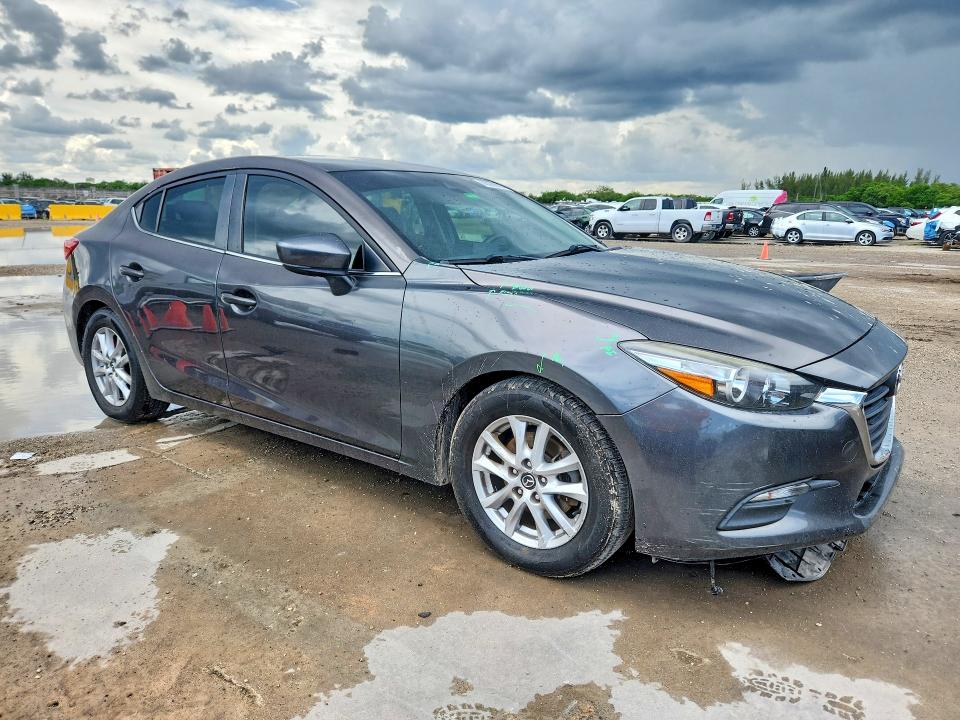 62629876 :رقم المزاد ، 3MZBN1U75JM179123 vin ، 2018 Mazda 3 مزاد بيع