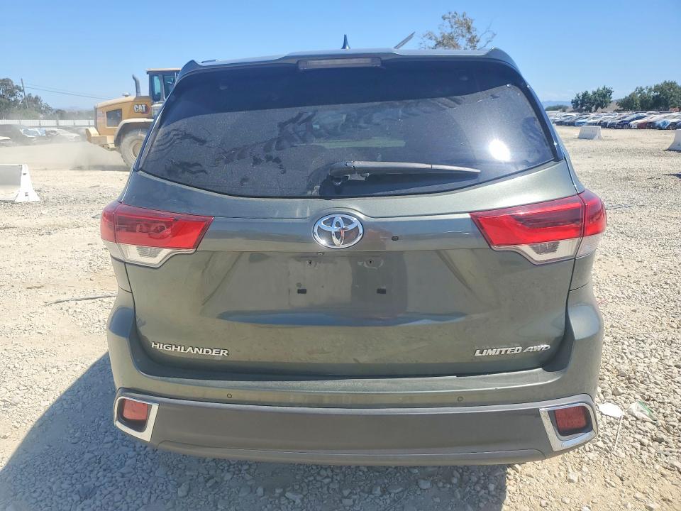 2018 Toyota Highlander მანქანა იყიდება აუქციონზე, vin: 5TDDZRFH2JS862580, აუქციონის ნომერი: 61322236