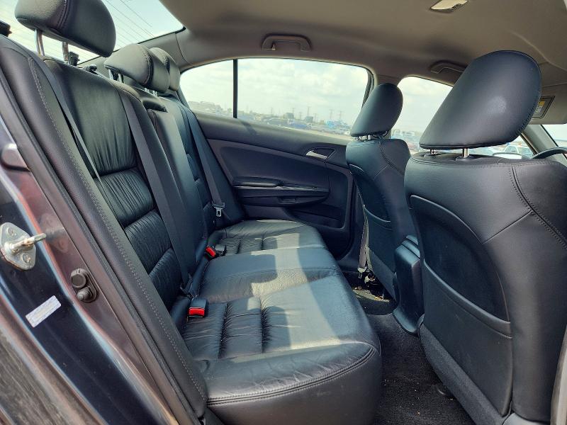 61675926 :رقم المزاد ، 1HGCP2F61BA058813 vin ، 2011 Honda Accord مزاد بيع