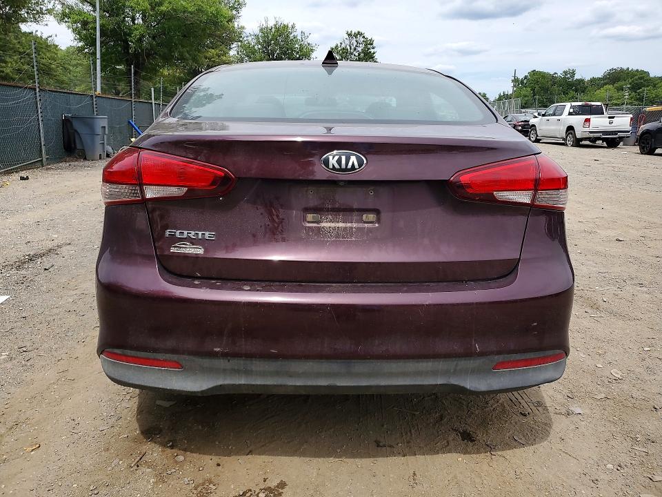 62667596 :رقم المزاد ، 3KPFL4A7XJE272097 vin ، 2018 Kia Forte مزاد بيع